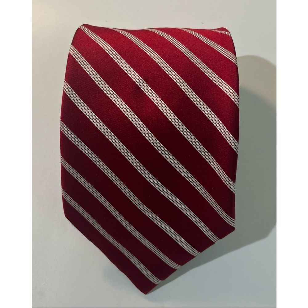 Bugatti tie 